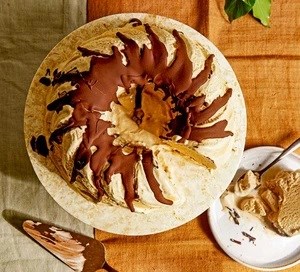 Coffee & Irish cream semifreddo wreath 