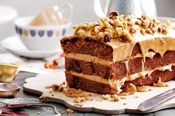 Coffee & walnut cake