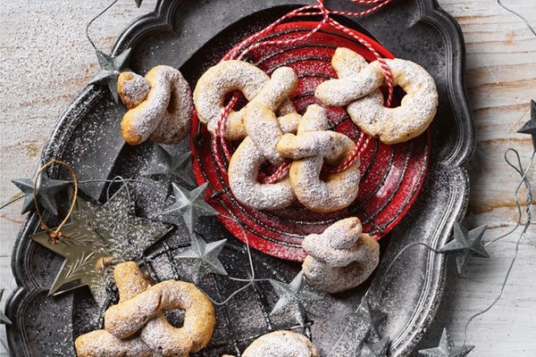 Coffee and almond cookies