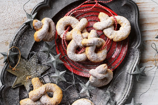 Coffee and almond cookies