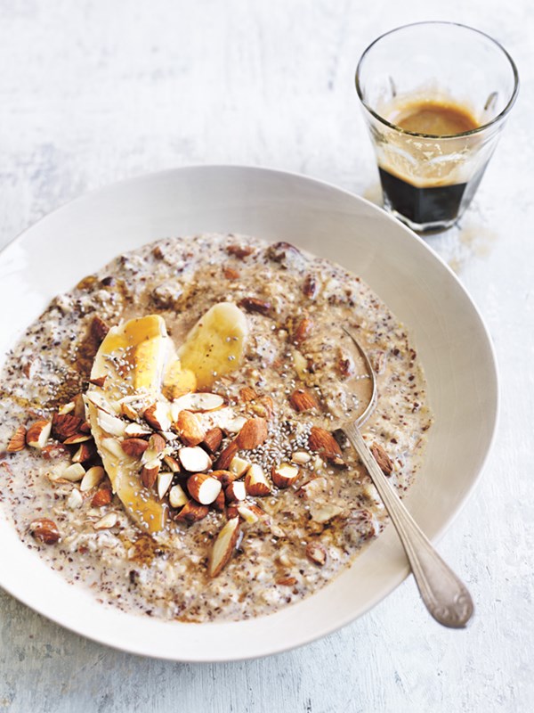 Coffee and almond overnight oats