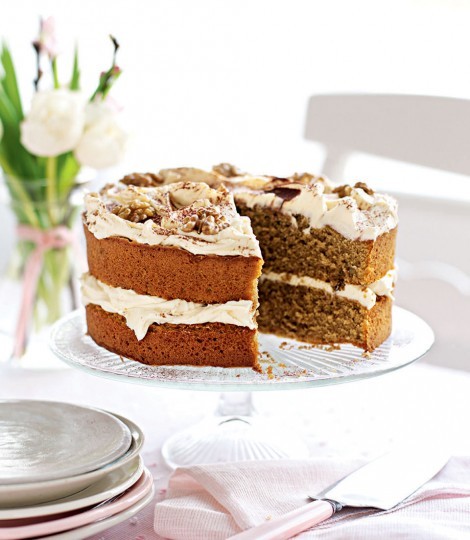 Coffee and walnut cake with tiramisu cream