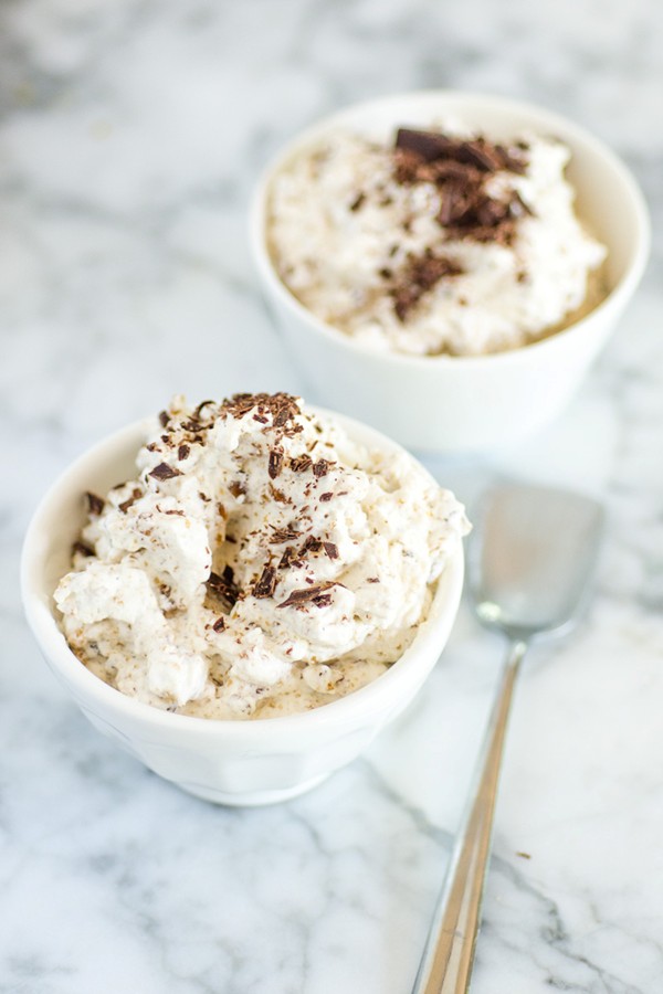 Coffee fluff with chocolate flakes
