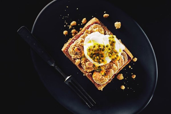 Coffee-infused French toast with banana, nut crumble & yoghurt