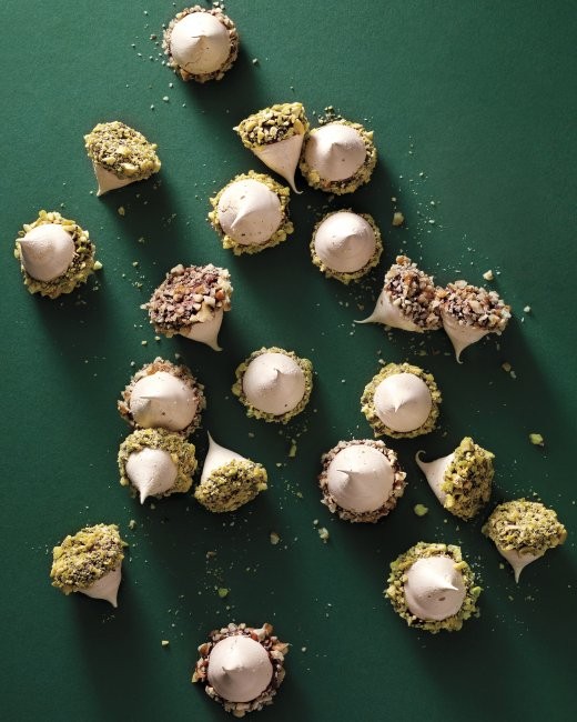 Coffee-meringue acorns