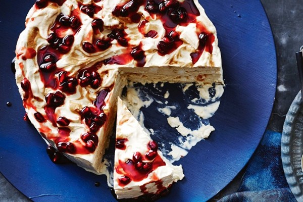 Coffee meringue with pomegranate sauce