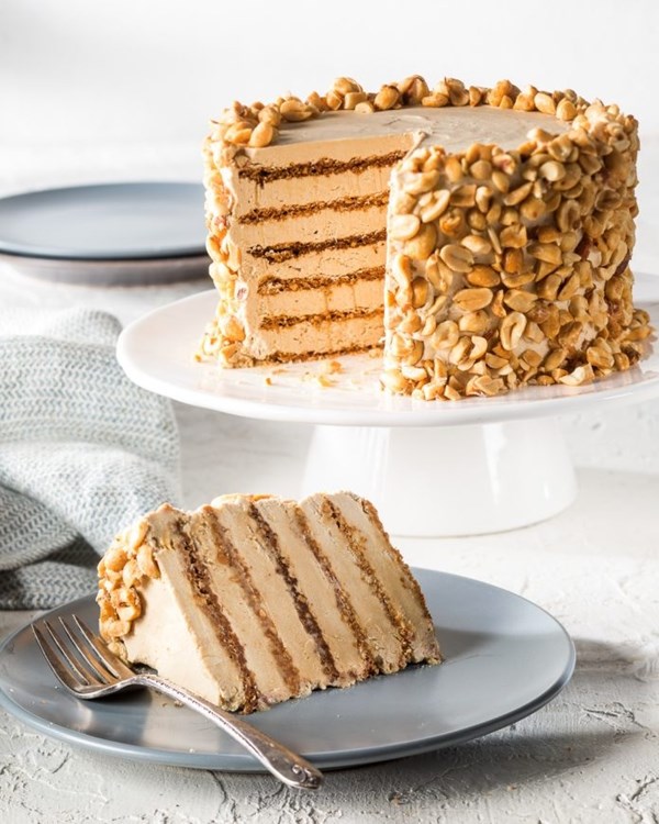 Coffee-peanut meringue cake