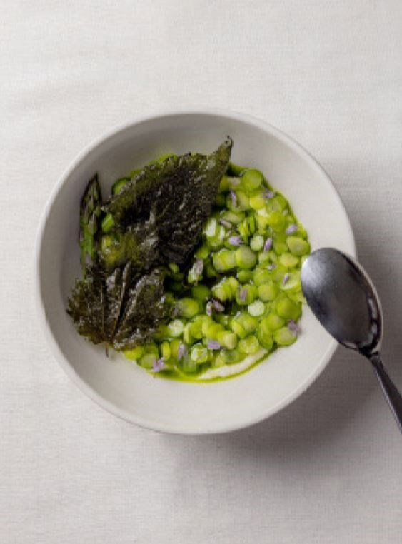Çökelek with braised asparagus