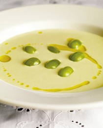 Cold almond soup with garlic and grapes (Ajo blanco con uvas - Andalusia)