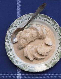 Cold chicken with spiced walnut sauce (Satsivi)
