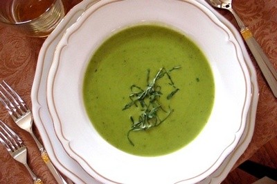 Cold pea and basil soup