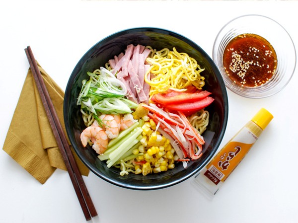 Cold ramen (hiyashi chuka) with shrimp, ham, and vegetables