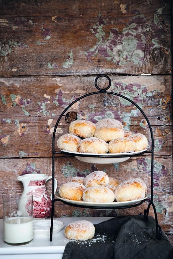 Cold-risen rhubarb and vanilla buns