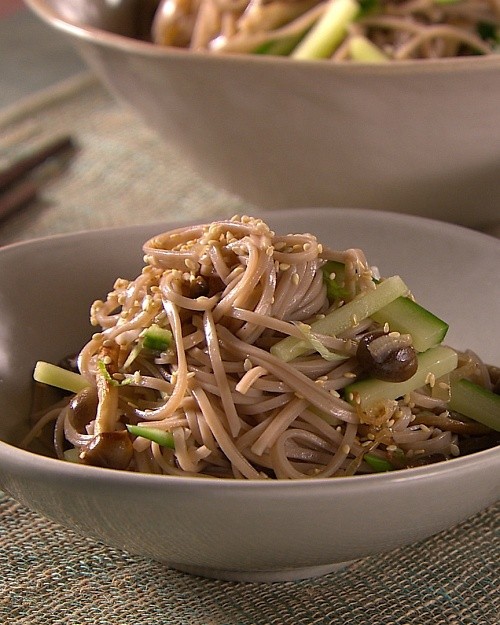 Cold soba noodles with dipping sauce
