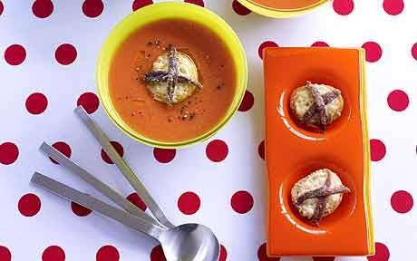 Cold soup recipe: chilled tomato soup with hot anchovy croutes