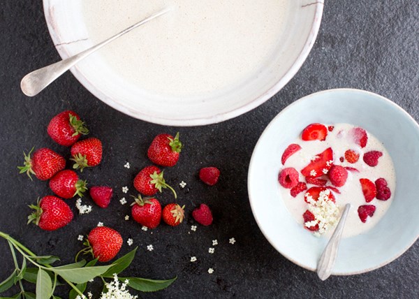 Cold sweet summer soup (Koldskål)