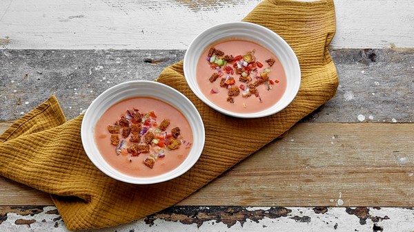 Cold tomato soup (Gazpacho de tomate)