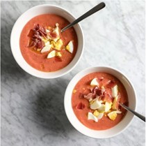 Cold tomato soup with ham and hard-boiled egg (Salmorejo)