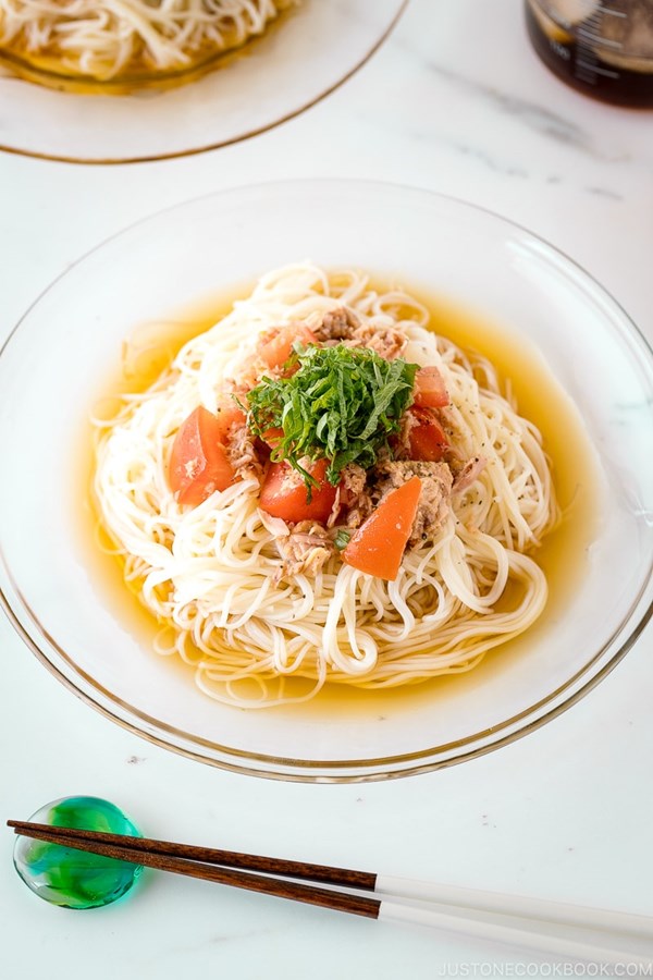 Cold tuna and tomato somen (video) ツナとトマトの冷やしそうめん