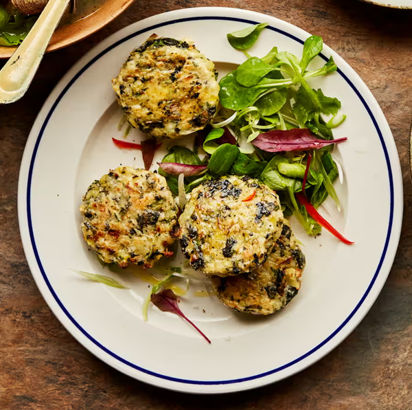 Coley fishcakes with seaweed (Leandro Carreira)