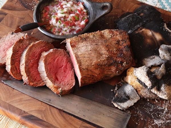 Colombian-style cloth-wrapped grilled beef tenderloin (Lomo al trapo) 