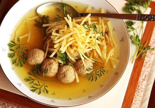 Colombian-style meatball soup (Sopa de albóndigas)