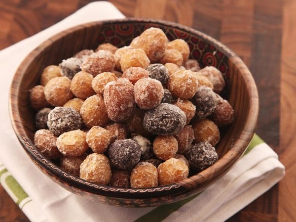 Colombian-style salt-crusted new potatoes