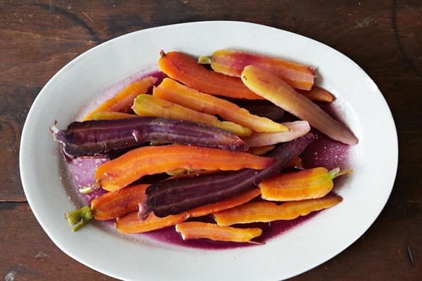 Colorful carrots with butter and honey