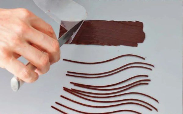Combed chocolate sticks