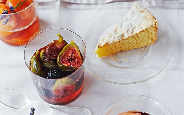 Compote of figs and blackberries in late-harvest Riesling