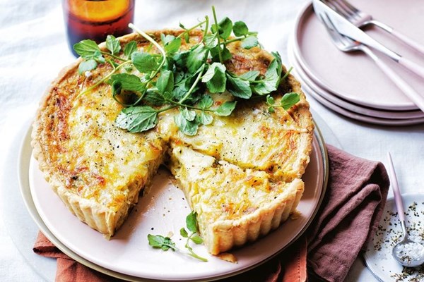 Comté, thyme and leek quiche