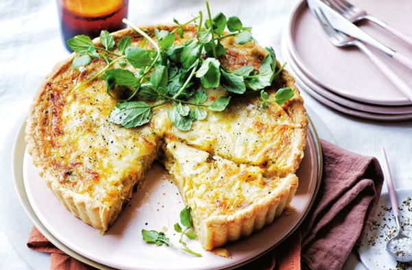 Comté, thyme and leek quiche