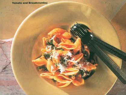 Conchiglie with cos lettuce, tomato and breadcrumbs (Conchiglie con la lattuga Romana)