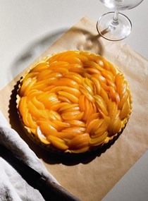 Confit apricot tart with saffron apricot curd
