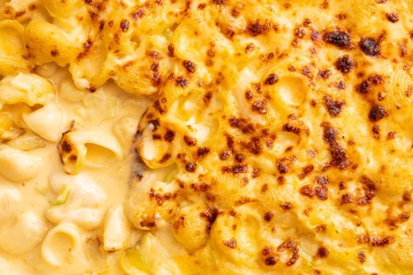 Confit garlic, leek and beans mac n cheese