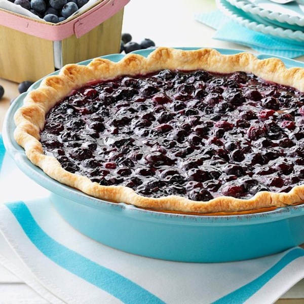 Contest-winning fresh blueberry pie 