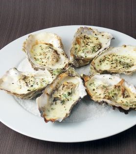 Cooked oysters with chives