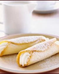 Cookie cannoli with coffee cream
