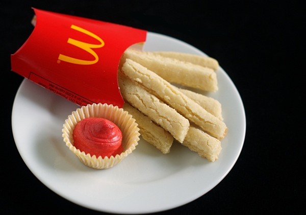 Cookie french fries with buttercream ketchup