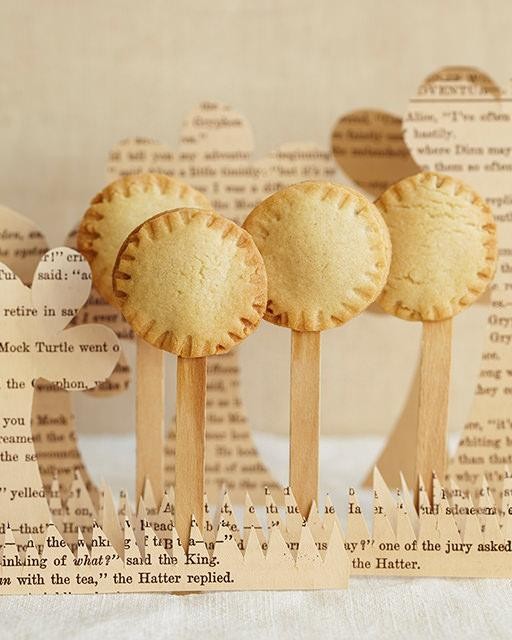 Cookie pies with strawberry jam