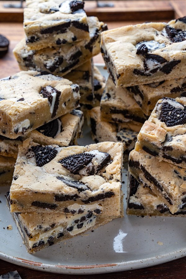 Cookies and cream blondies