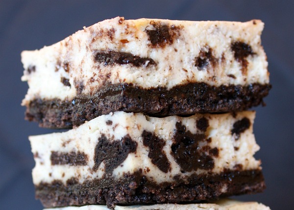 Cookies and cream cheesecake bars