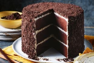 Cookies and cream layer cake