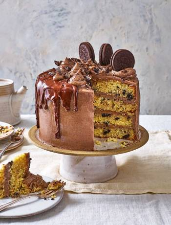 Cookies and cream layer cake
