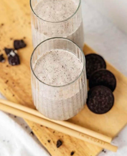 Cookies and crème chip smoothie