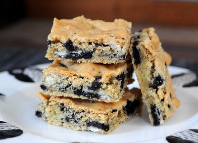 Cookies n' cream blondies