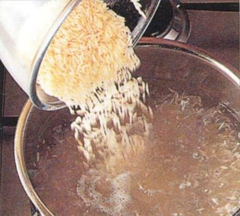Cooking rice: hot water method