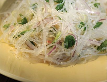 Cool lemongrass cellophane noodles (Yam woon sen)