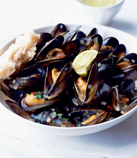 Coriander and beer mussels