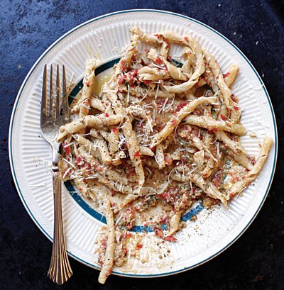 Corkscrew pasta with Trapanese pesto (Busiate alla Trapanese)